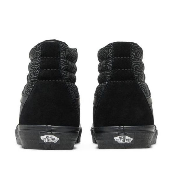 Vans Men’s Sk8-Hi
Raven Skull Black/Black
VN000TS9BKA
Sneakers - Picture 4 of 16